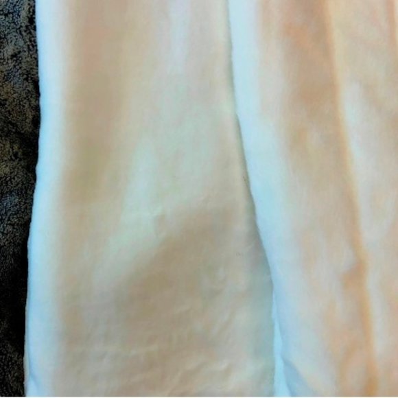 Luxury Ivory Plush Faux Fur Off White - Picture 4 of 5
